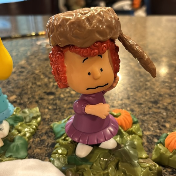 It’s the Great Pumpkin Charlie Brown - Picture 5 of 9